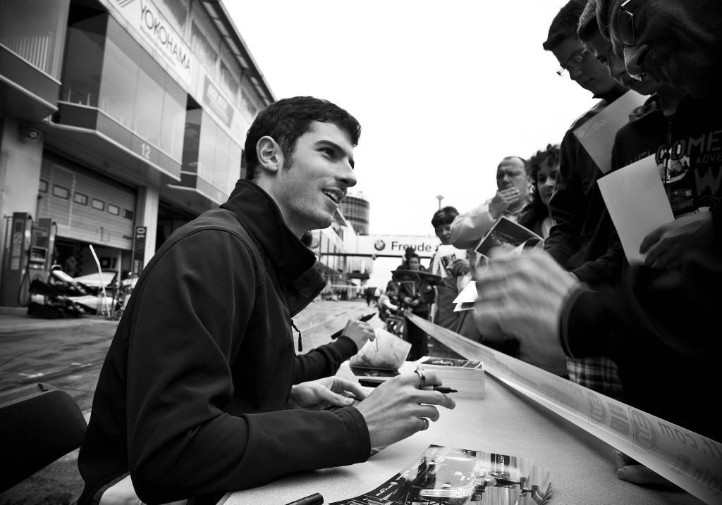 Signing Session_F1_2012