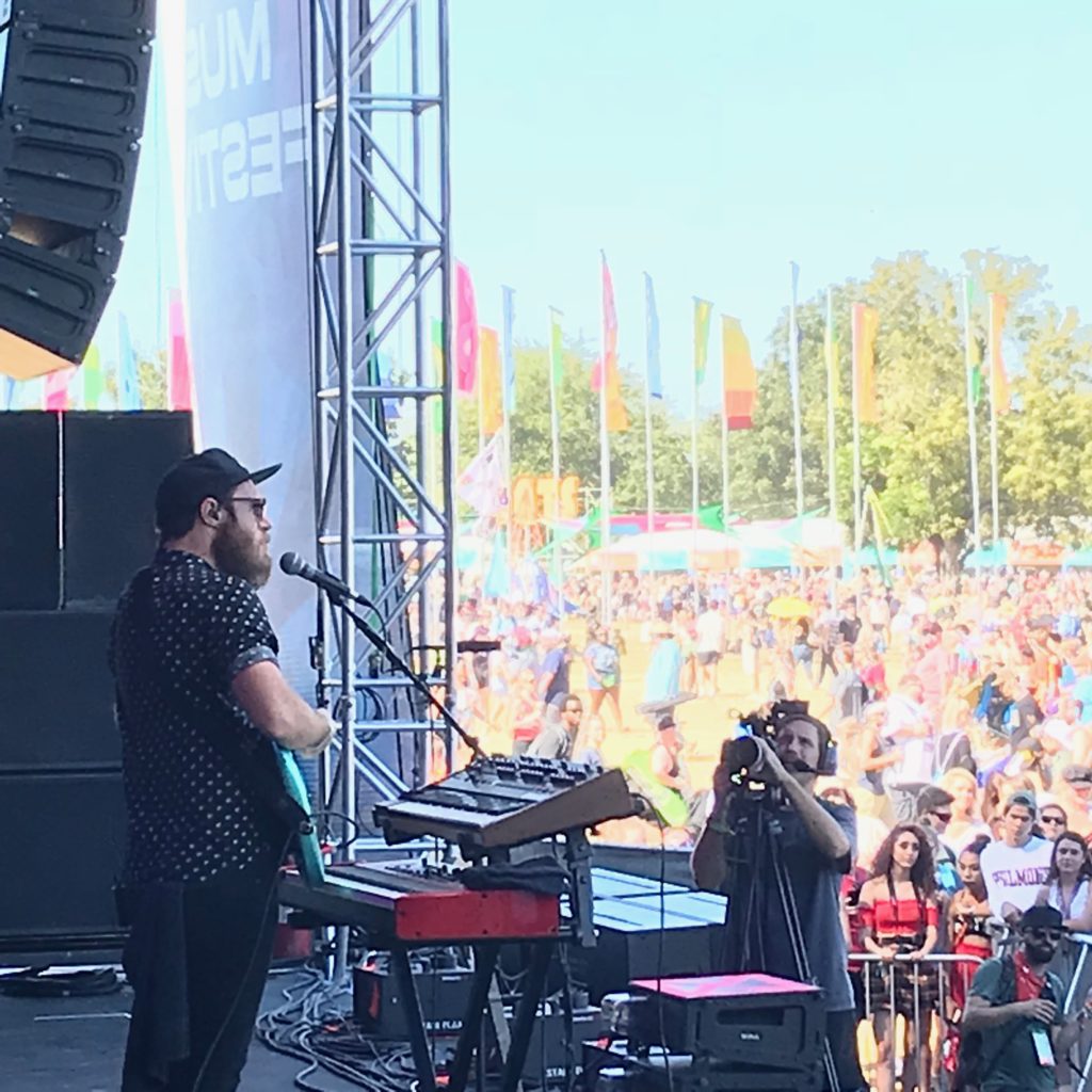 James Vincent McMorrow Crooning at the HomeAway Stage