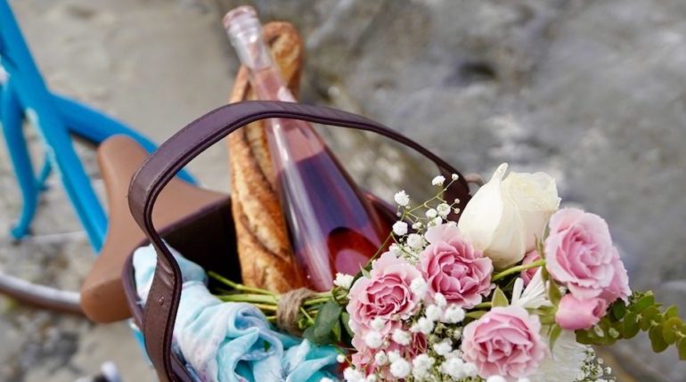 Rose wine and flowers  credit Jennifer Regnier e1549321916998